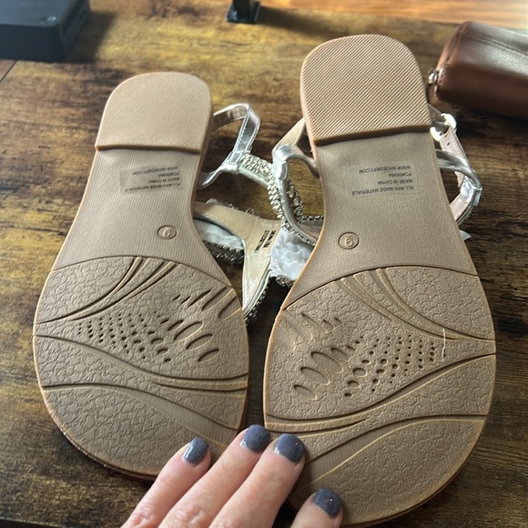 Dolce Silver Bow Thong Sandal - Picture 5 of 6